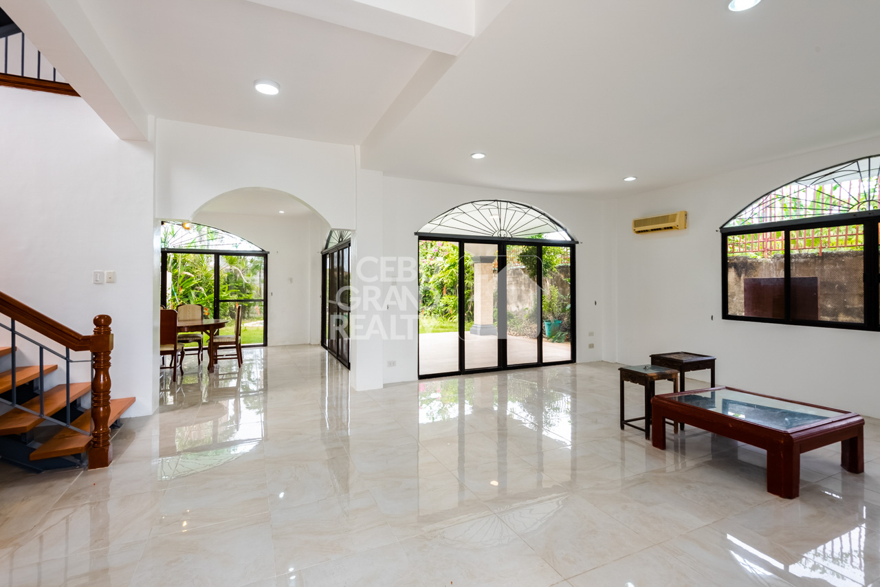 RHML104 Spacious 5 Bedroom House with Swimming Pool for Rent in Maria Luisa Park - 1