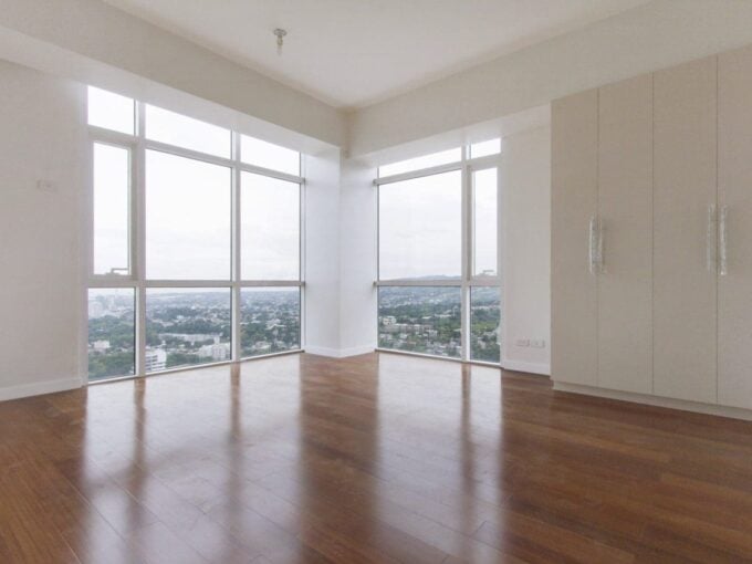 Condo for Sale in Marco Polo