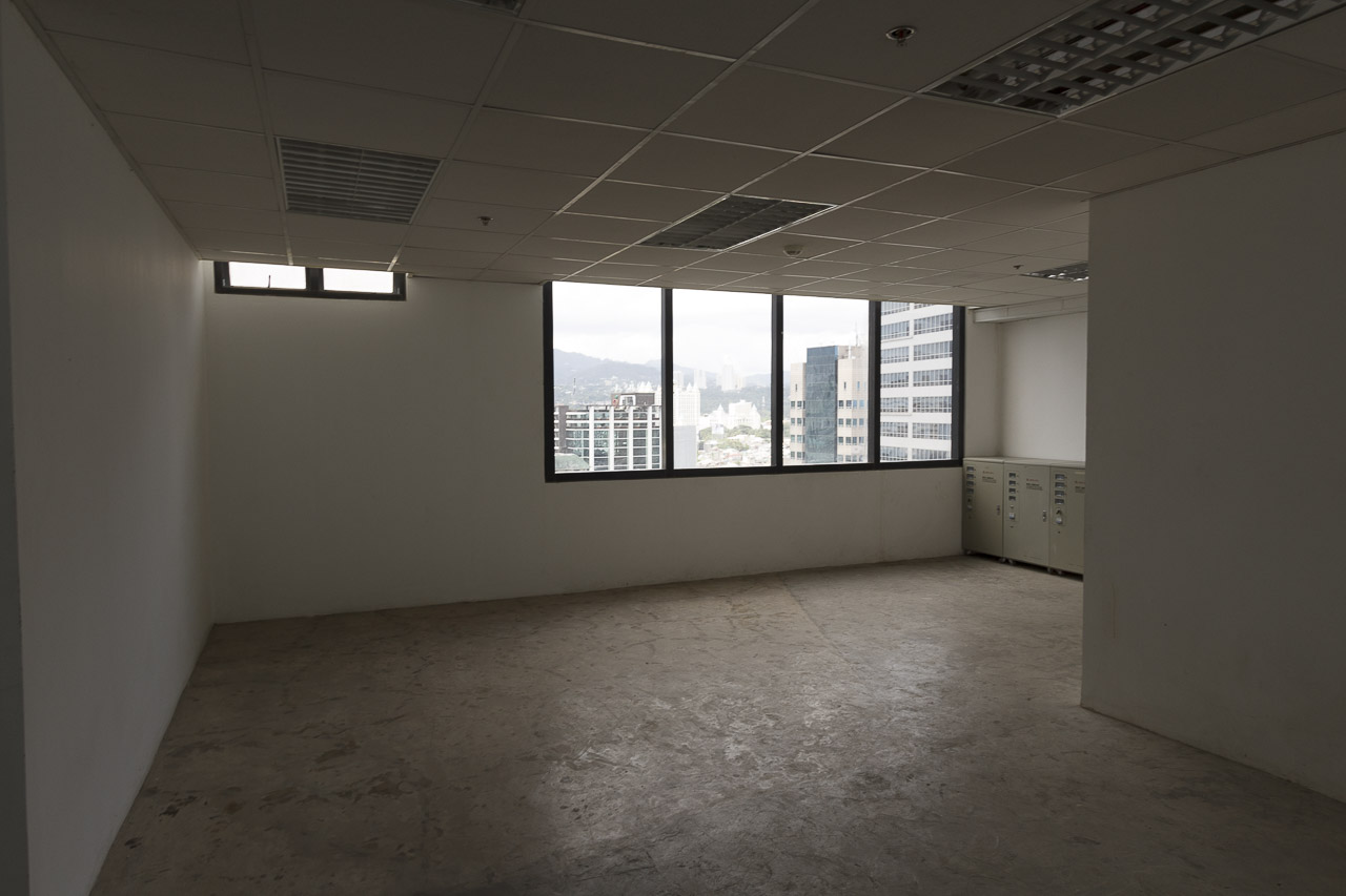 RCP148 185 SqM PEZA Office Space for Rent in Cebu Business Park