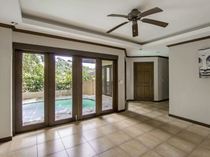House for Rent in Maria Luisa