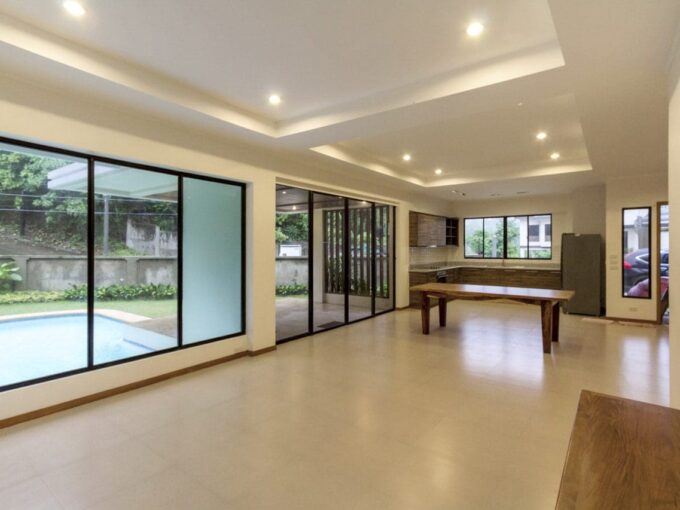House for Sale in Maria Luisa