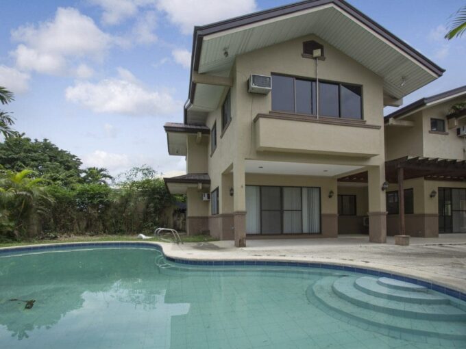 House for Rent in Maria Luisa