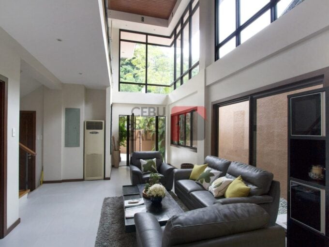 5 Bedroom House for Sale in Maria Luisa