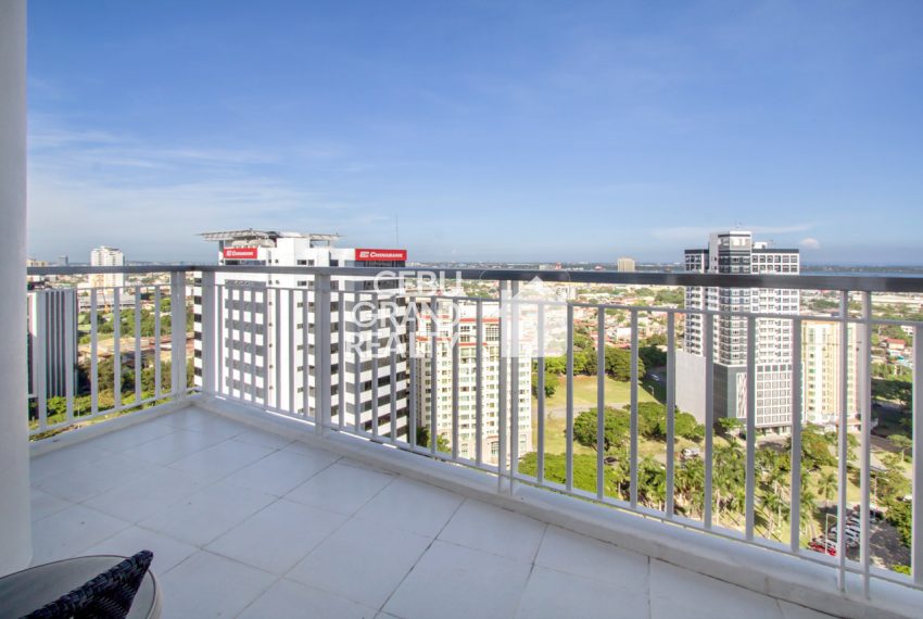 SRBTS6 Tri-Level Penthouse with Private Roof Deck for Sale in 1016 Residences Cebu Grand Realty (10)
