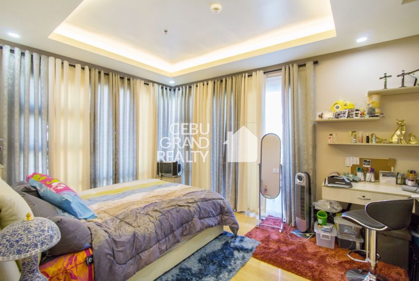 SRBTS6 Tri-Level Penthouse with Private Roof Deck for Sale in 1016 Residences Cebu Grand Realty (11)