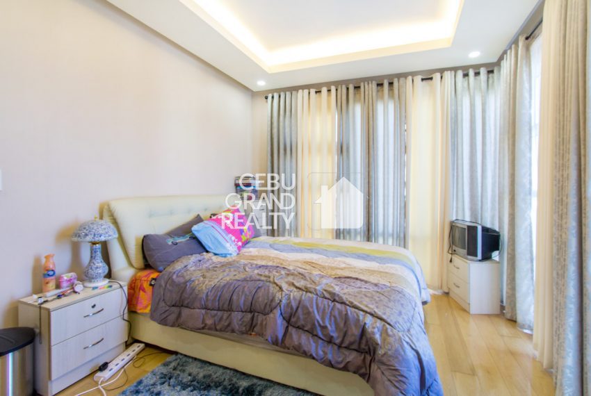 SRBTS6 Tri-Level Penthouse with Private Roof Deck for Sale in 1016 Residences Cebu Grand Realty (12)