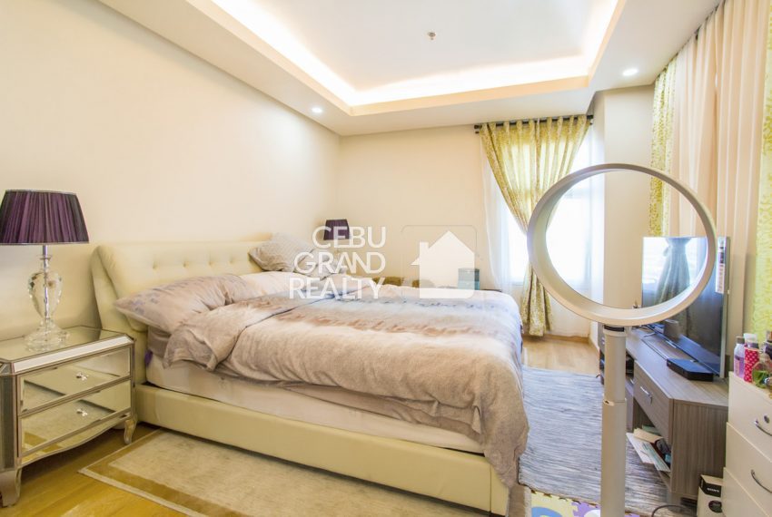 SRBTS6 Tri-Level Penthouse with Private Roof Deck for Sale in 1016 Residences Cebu Grand Realty (8)