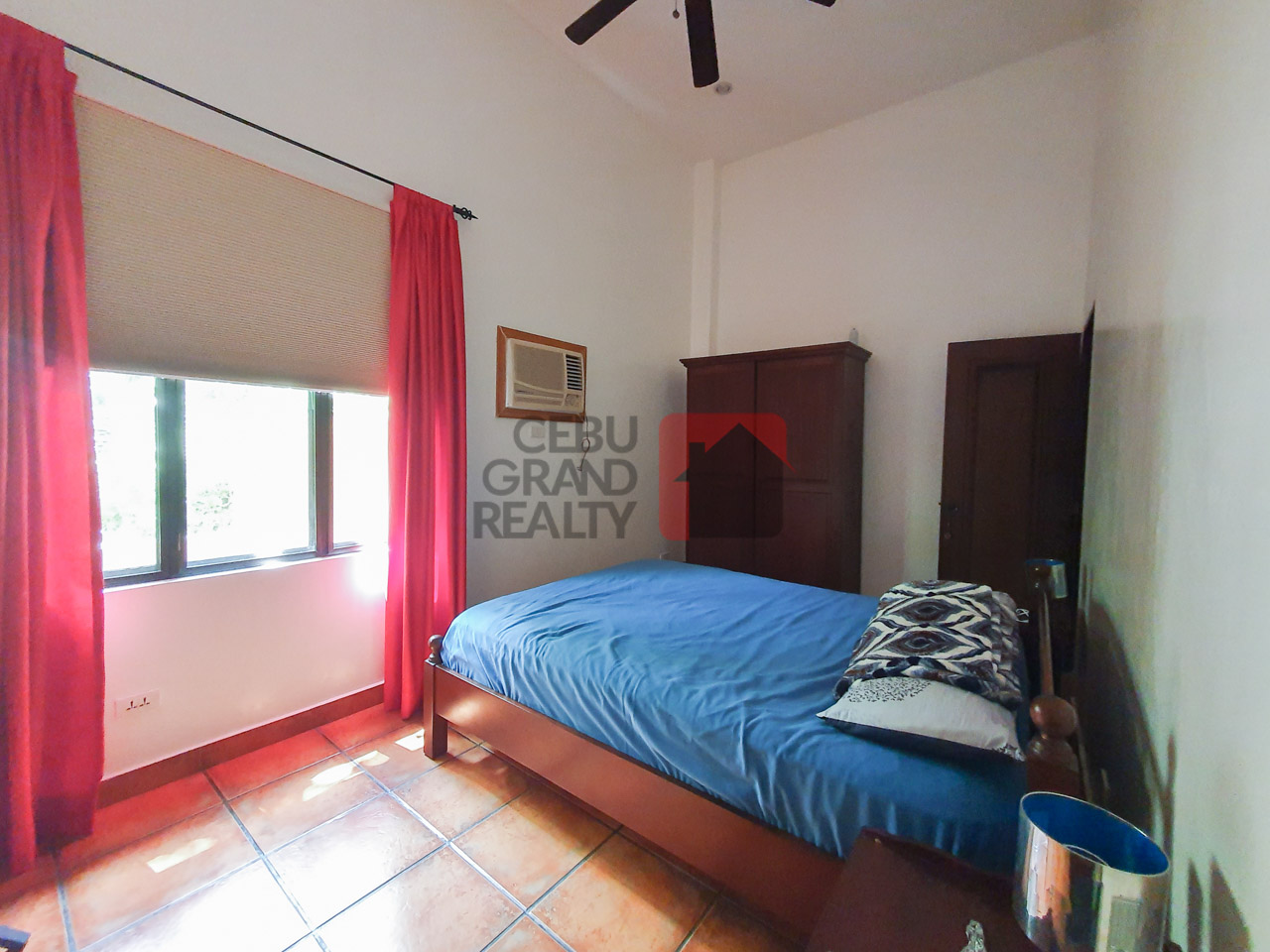 RHML77 Overlooking 4 Bedroom House with Swimming Pool for Rent i