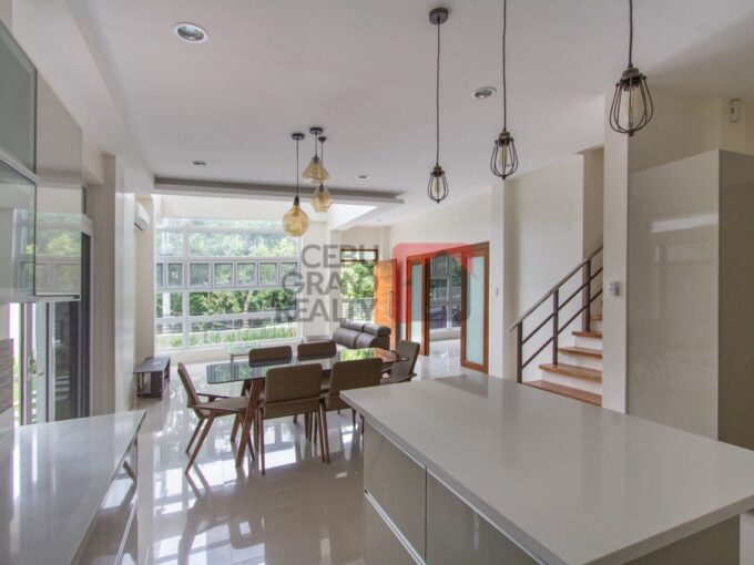 5 Bedroom House for Sale