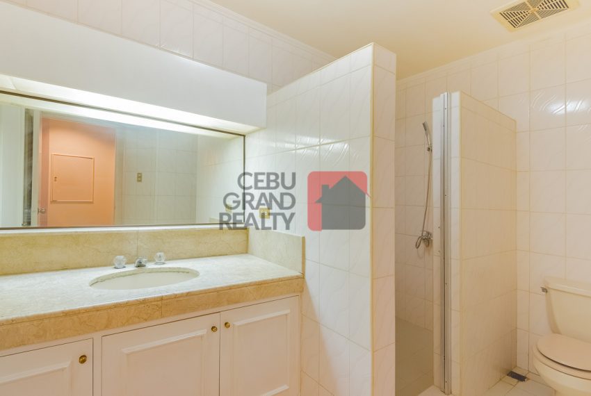 RCREC4 Large 1 Bedroom Condo for Rent in Banilad - Cebu Grand Realty (5)