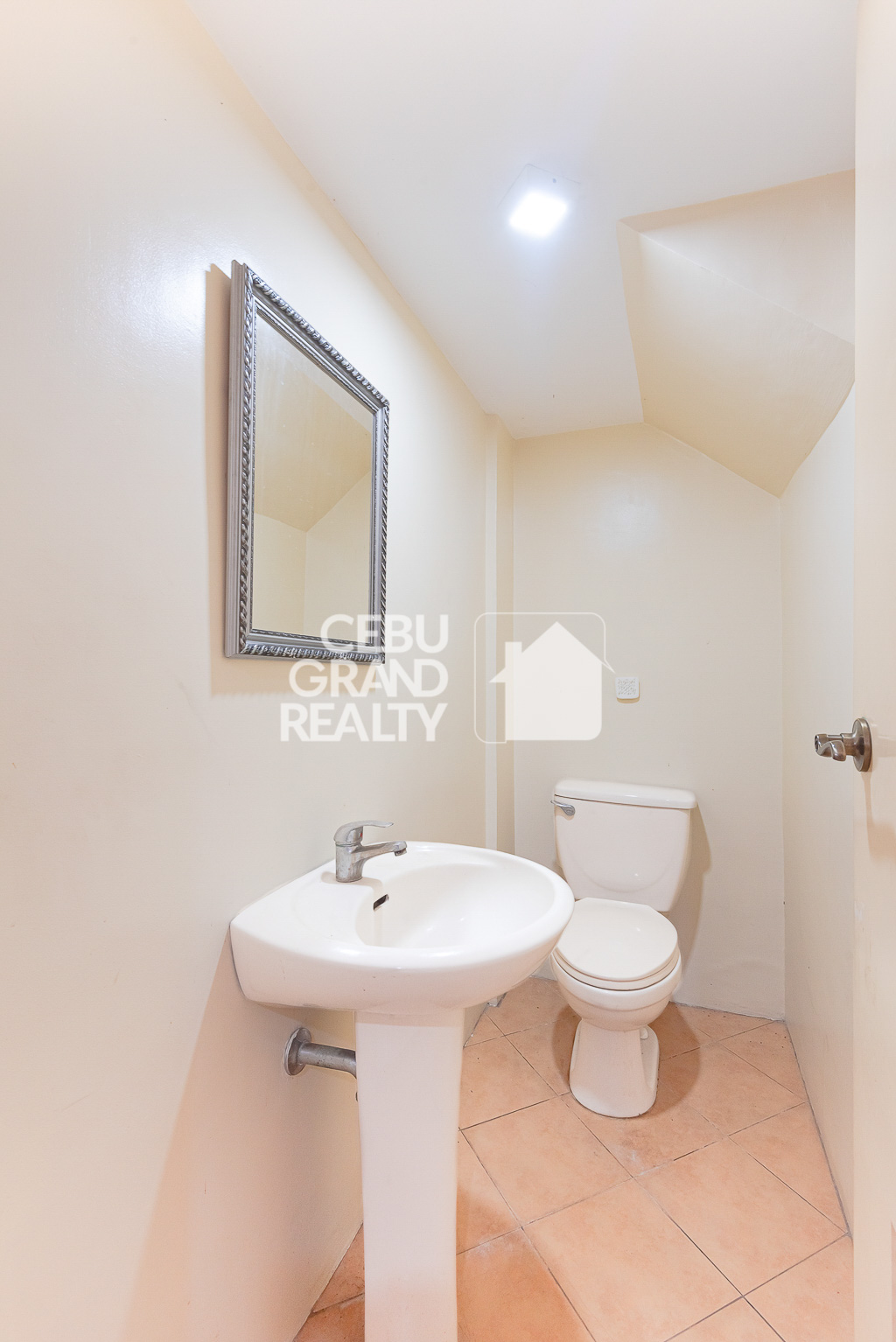 RHGP2 Semi-Furnished 3 Bedroom Townhouse for Rent in Banilad - Cebu Grand Realty (9)