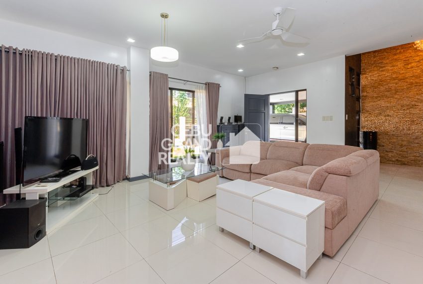RHSTM5 Furnished 3 Bedroom House for Rent in St. Michael Village - Cebu Grand Realty (1)