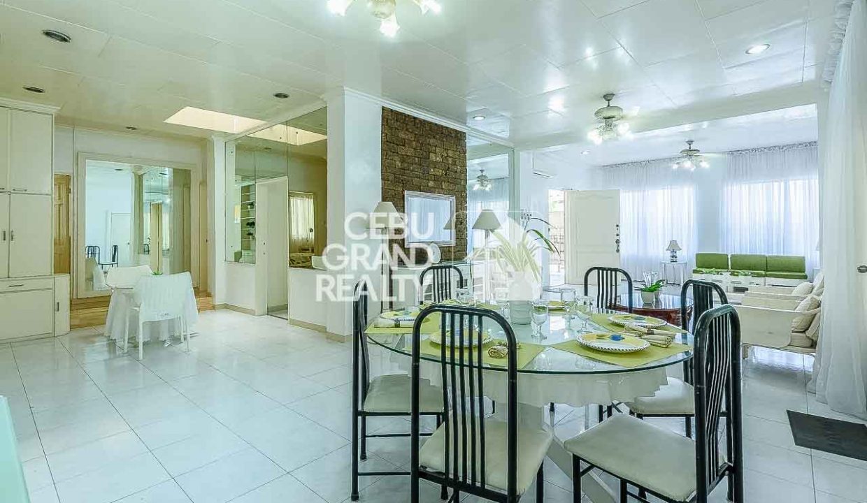 RHSN17 Lavish Serene Residence with Spacious Ensuite Bedrooms in Banilad - Cebu Grand Realty (1)