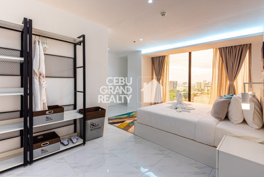RCEEA11 Spacious Fully Furnished 3 Bedroom Penthouse for Rent near IT Park - Cebu Grand Realty (16)