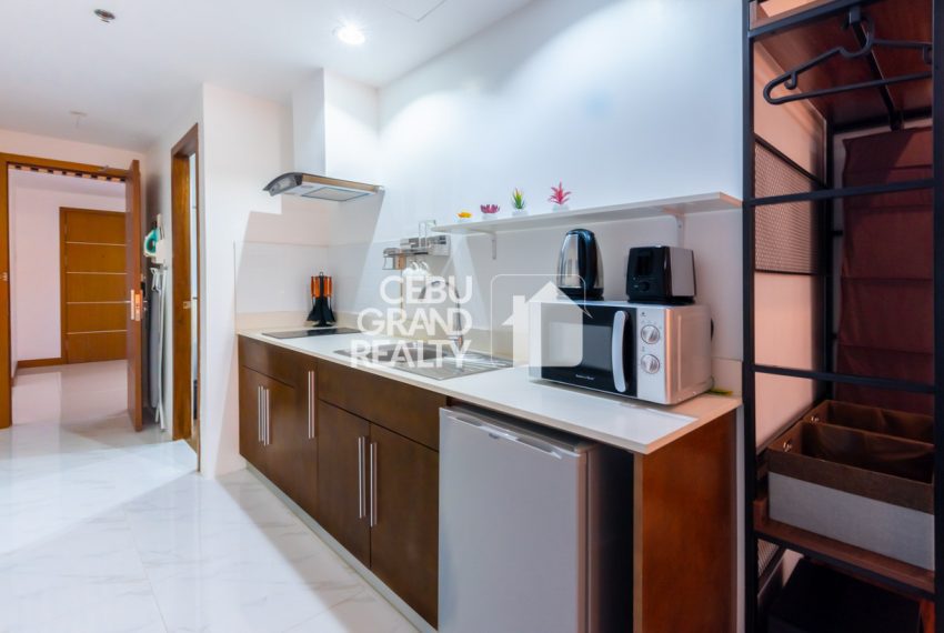 RCEEA9 29 SqM Fully Furnished Studio for Rent near IT Park - Cebu Grand Realty (2)