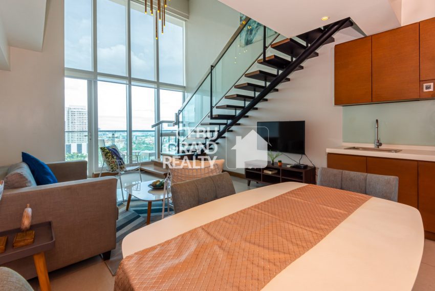 RCMR5 Spacious 1 Bedroom Loft with Balcony for Rent in Cebu Business Park - Cebu Grand Realty (2)