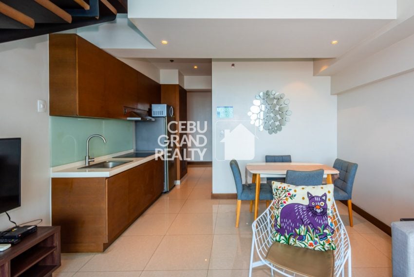 RCMR5 Spacious 1 Bedroom Loft with Balcony for Rent in Cebu Business Park - Cebu Grand Realty (4)