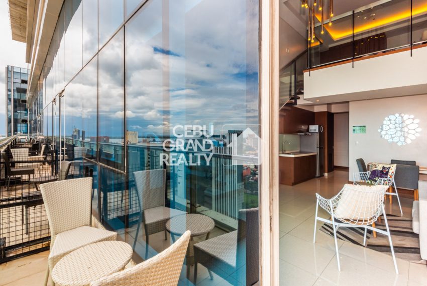 RCMR5 Spacious 1 Bedroom Loft with Balcony for Rent in Cebu Business Park - Cebu Grand Realty (6)