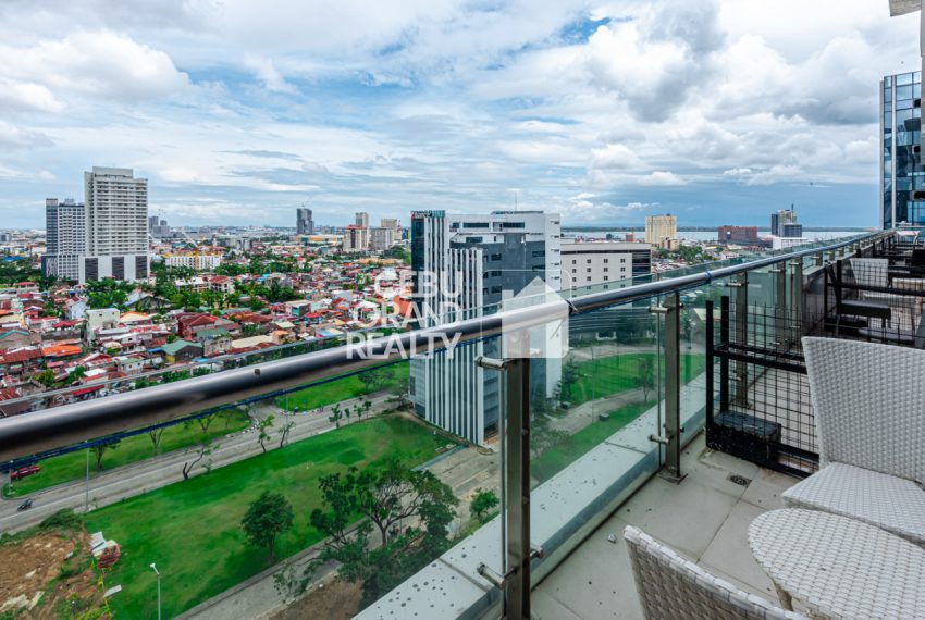 RCMR5 Spacious 1 Bedroom Loft with Balcony for Rent in Cebu Business Park - Cebu Grand Realty (7)