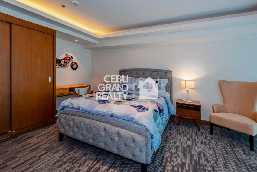 RCMR5 Spacious 1 Bedroom Loft with Balcony for Rent in Cebu Business Park - Cebu Grand Realty (8)