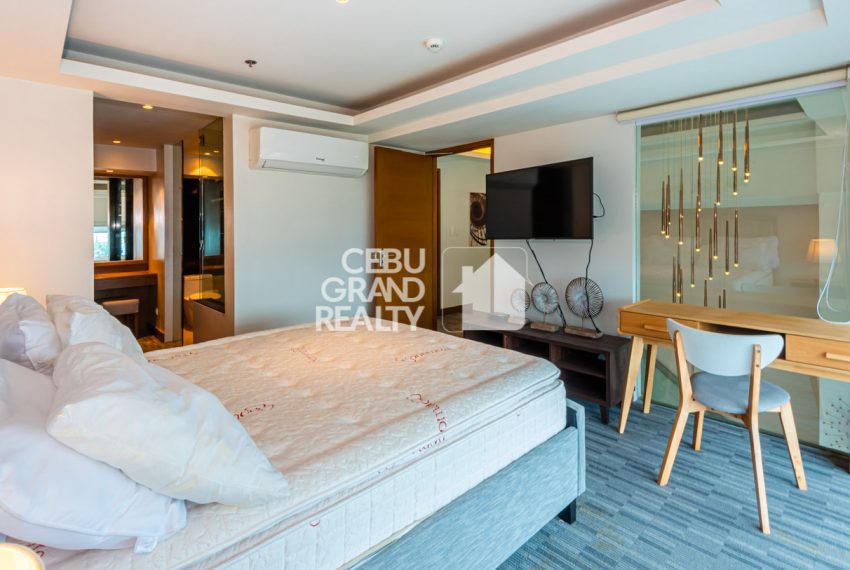 RCMR6 Refreshing 2 Bedroom Loft with Balcony for Rent in Cebu Business Park - Cebu Grand Realty (11)