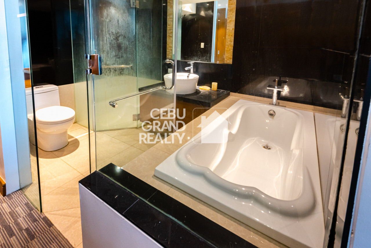 RCMR6 Refreshing 2 Bedroom Loft with Balcony for Rent in Cebu Business Park - Cebu Grand Realty (12)