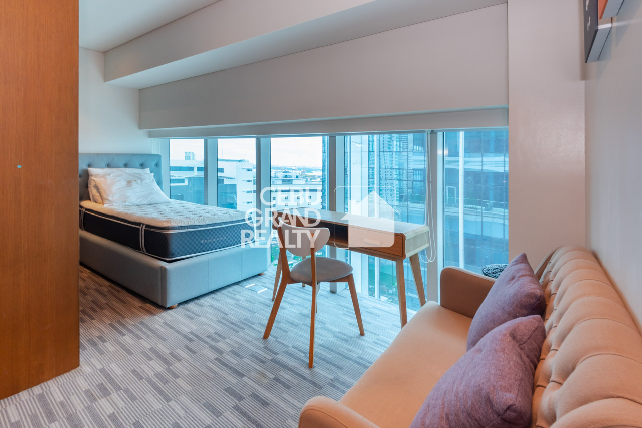 RCMR6 Refreshing 2 Bedroom Loft with Balcony for Rent in Cebu Business Park - Cebu Grand Realty (13)