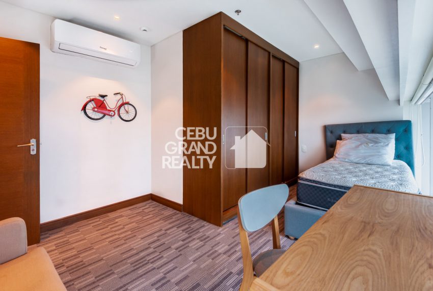 RCMR6 Refreshing 2 Bedroom Loft with Balcony for Rent in Cebu Business Park - Cebu Grand Realty (15)