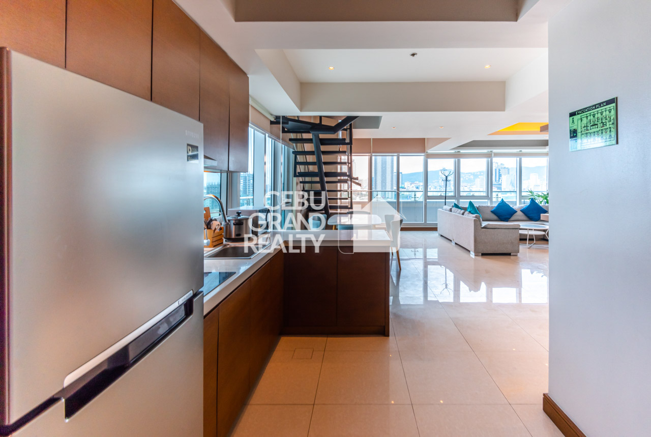 RCMR6 Refreshing 2 Bedroom Loft with Balcony for Rent in Cebu Business Park - Cebu Grand Realty (4)