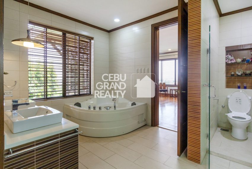 RHNT25 Spacious 4 Bedroom House with Swimming Pool for Rent in North Town Homes - Cebu Grand Realty (15)