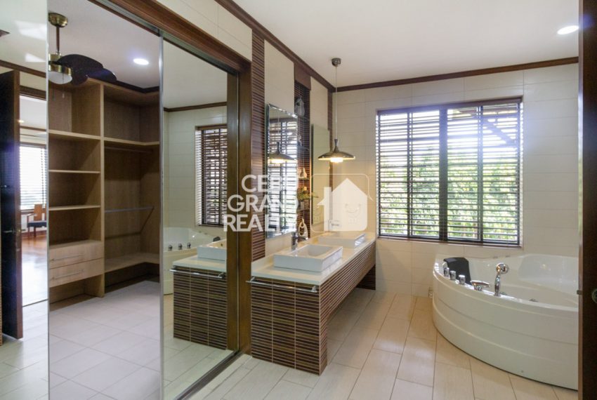 RHNT25 Spacious 4 Bedroom House with Swimming Pool for Rent in North Town Homes - Cebu Grand Realty (16)