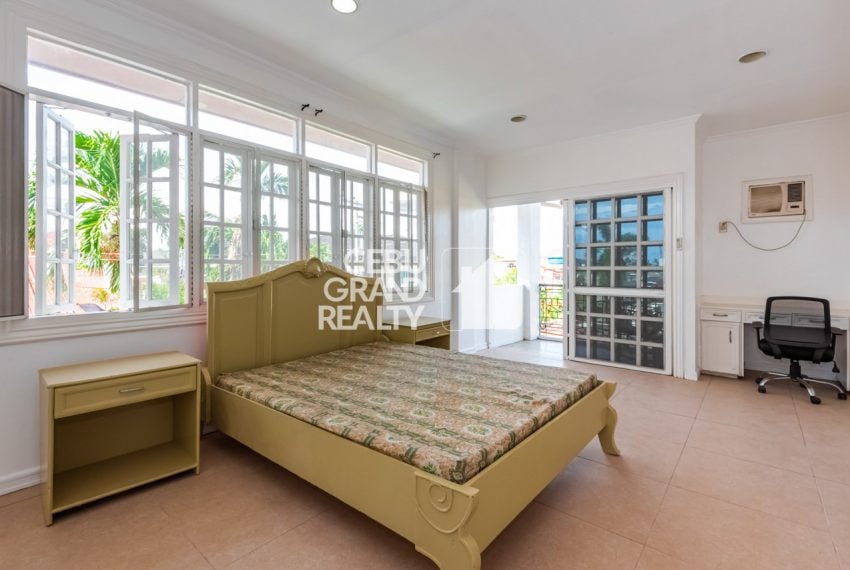 RHP19 Furnished 4 Bedroom House in Banilad - Cebu Grand Realty (17)