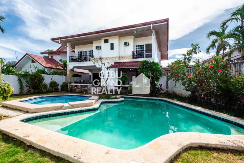 RHP19 Furnished 4 Bedroom House in Banilad - Cebu Grand Realty (25)