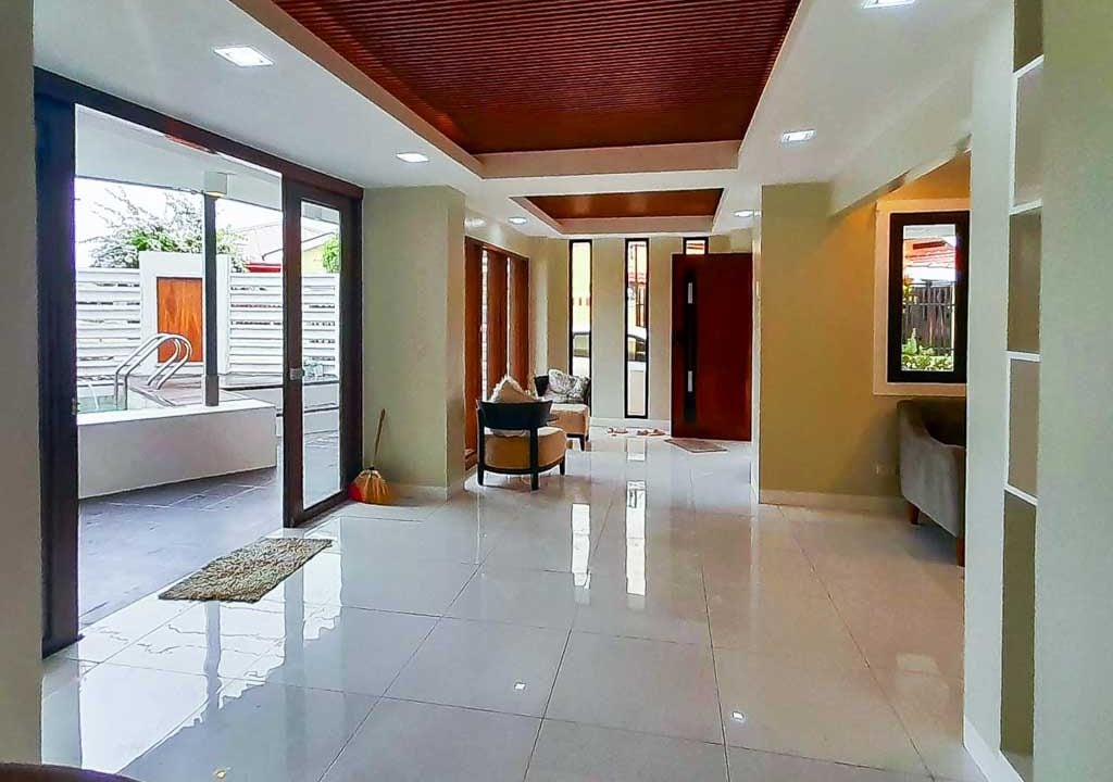 SRBBF1 Spacious Family Home with Entertainment Area in Brookfield Mactan - Cebu Grand Realty 6