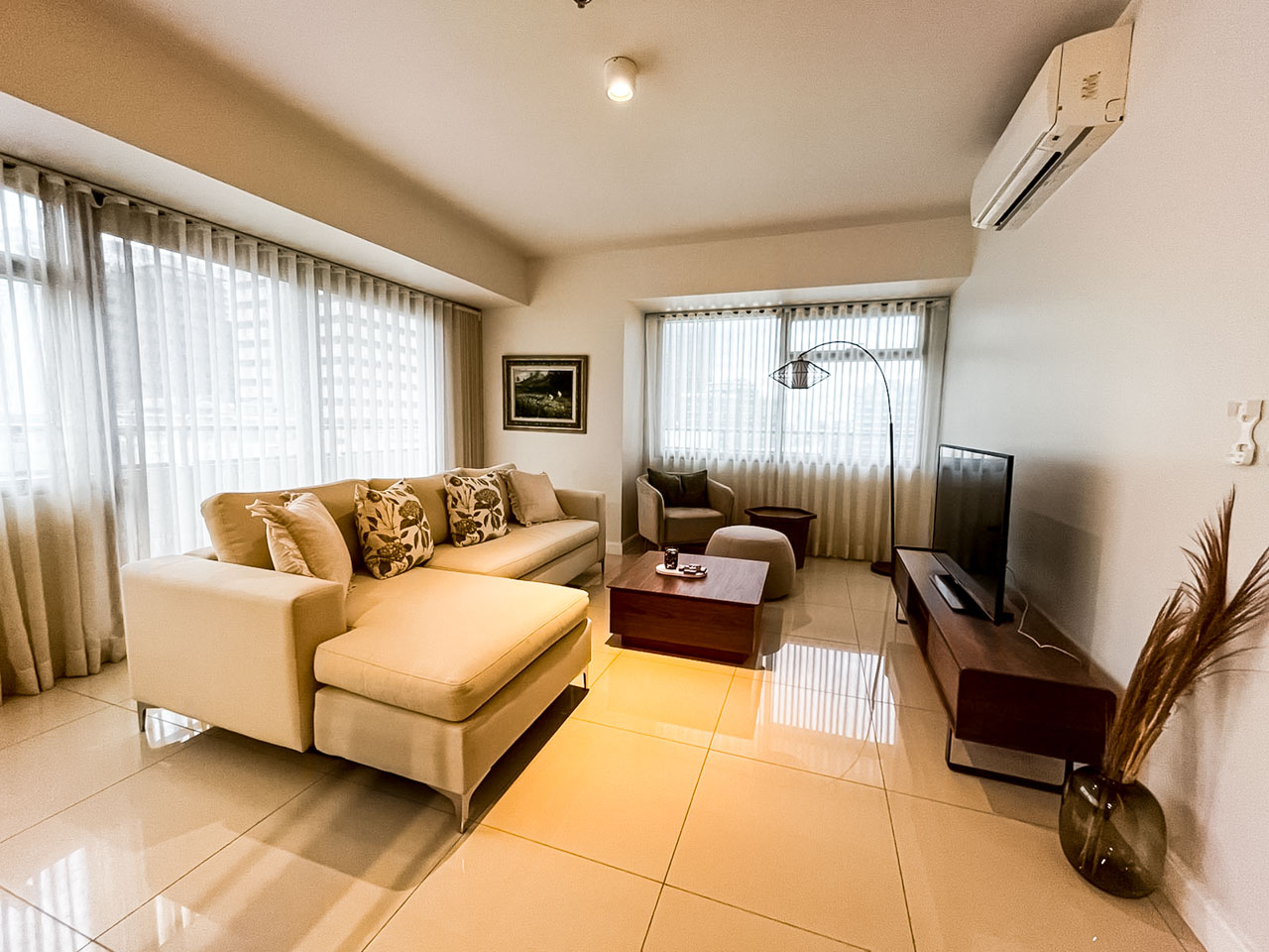 RCALC9 Furnished 2 Bedroom Condo for Rent in Cebu Business Park - 5