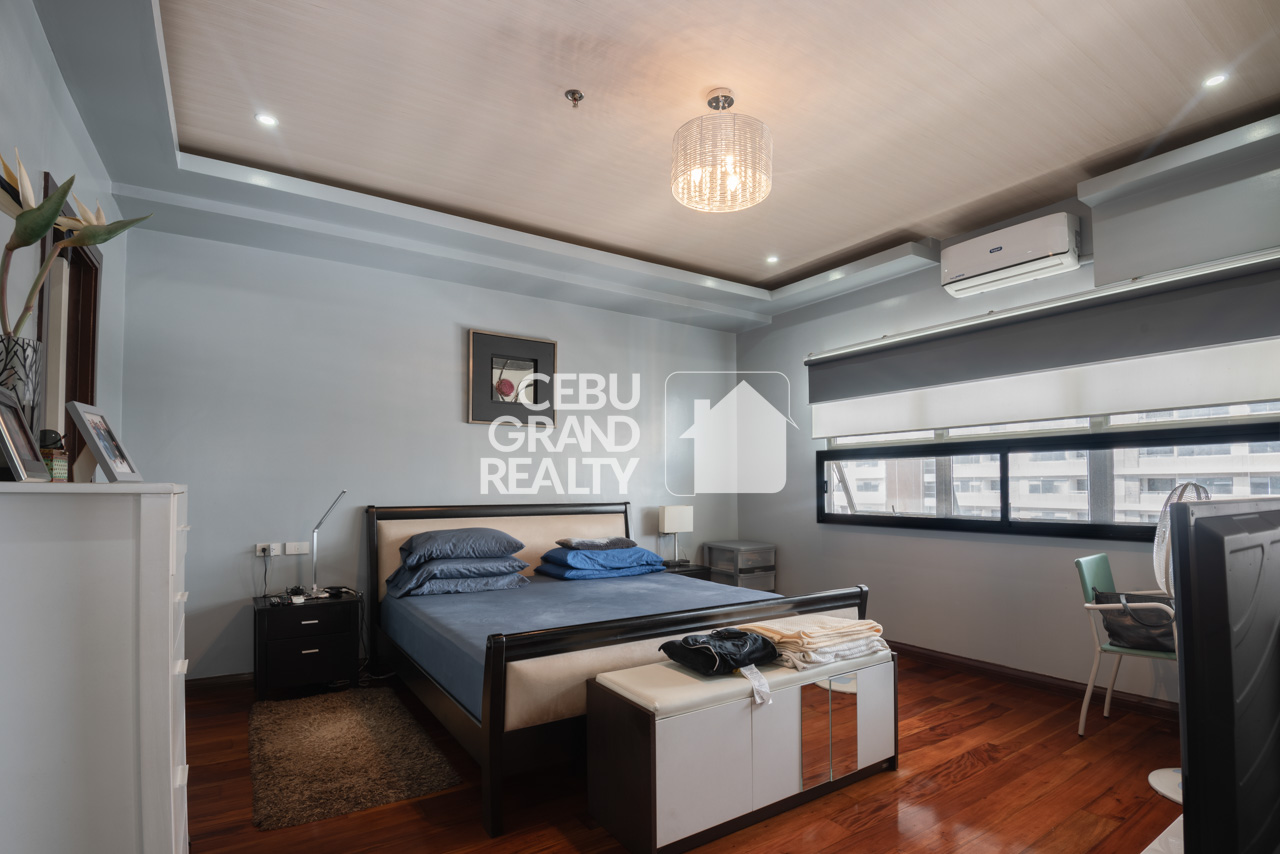 RCAV19 Furnished 4 Bedroom Bi-Level Penthouse for Rent in Avalon Condominium (11)