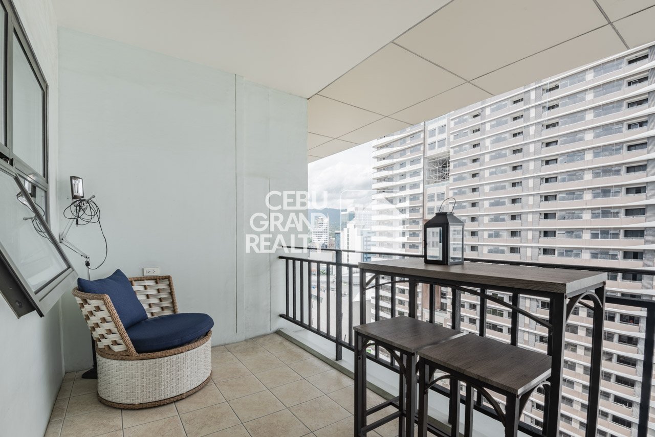 RCAV19 Furnished 4 Bedroom Bi-Level Penthouse for Rent in Avalon Condominium (19)