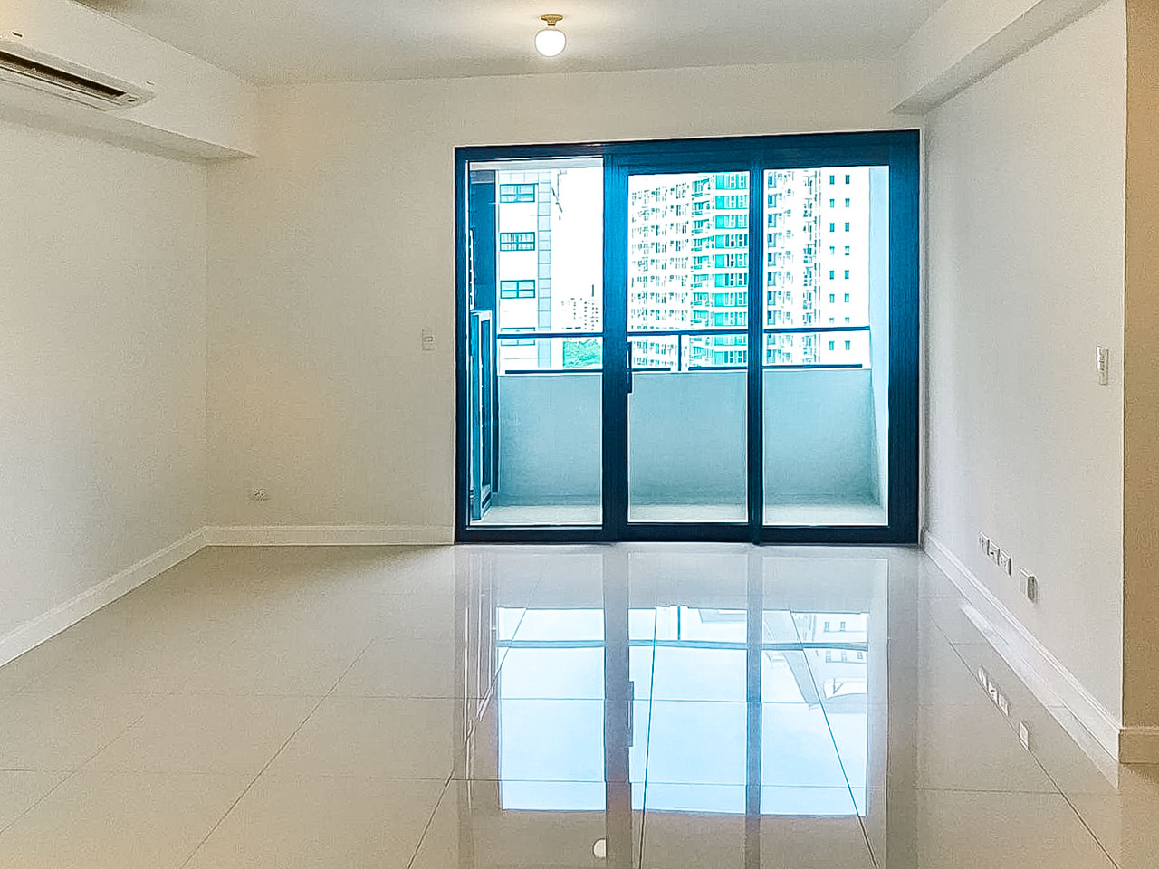SRBAL5 Unfurnished 1 Bedroom Condo for Sale in Cebu Business Park - 1