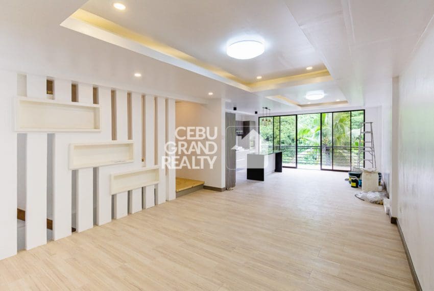 SRBHSR1 4 Bedrooms Hillside House for Sale in Banawa - 1