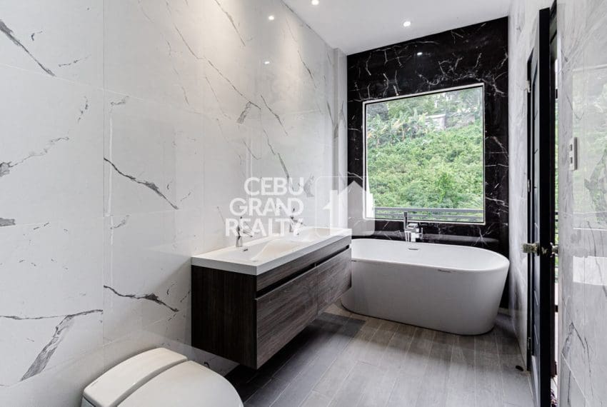 SRBHSR1 4 Bedrooms Hillside House for Sale in Banawa - 18