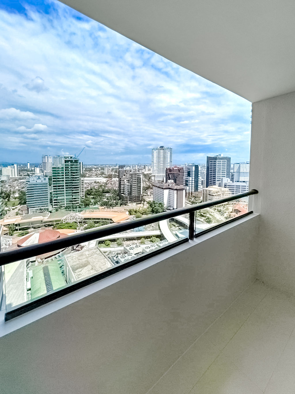 RCALC15 Unfurnished 1 Bedroom Condo for Rent in Cebu Business Park - 9