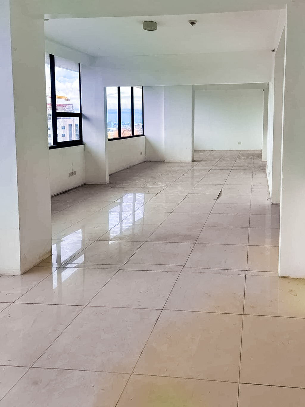 RCPAT3 100 SqM Office Space for Rent in Cebu - 1
