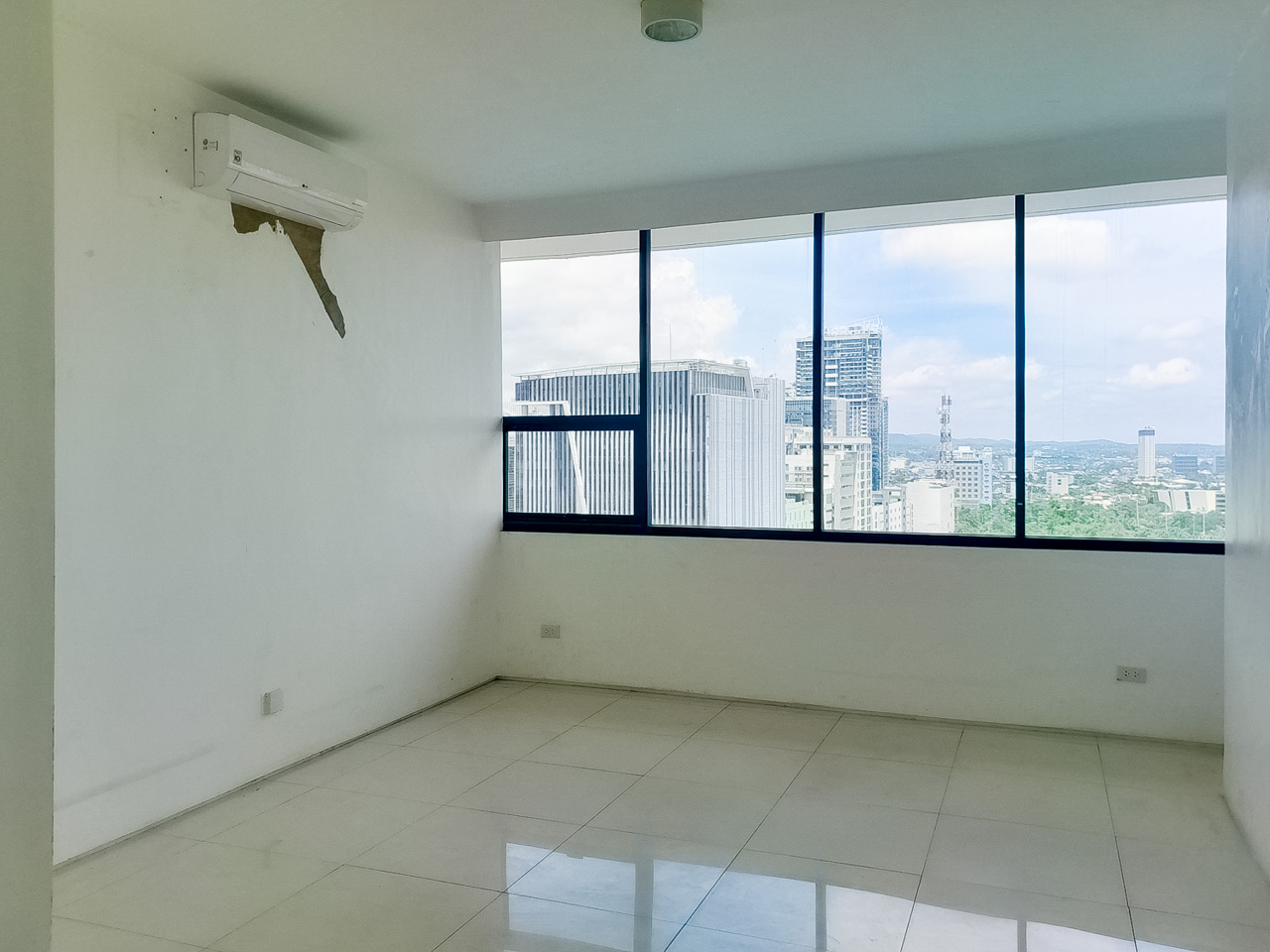 RCPAT3 100 SqM Office Space for Rent in Cebu - 3