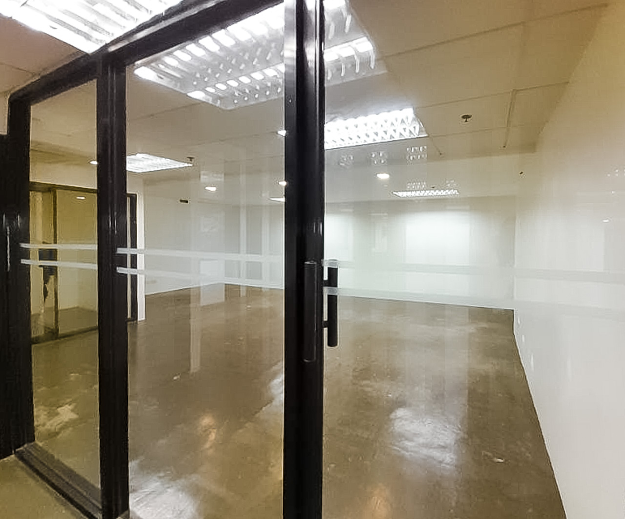 RCPPB1 458 SqM PEZA Fitted Office Space for Rent in Cebu Business Park - 7