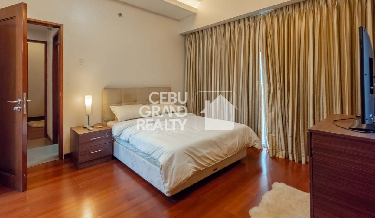 SRBAP7 Furnished 2 Bedroom Condo with Balcony for Sale in Cebu IT Park - 10