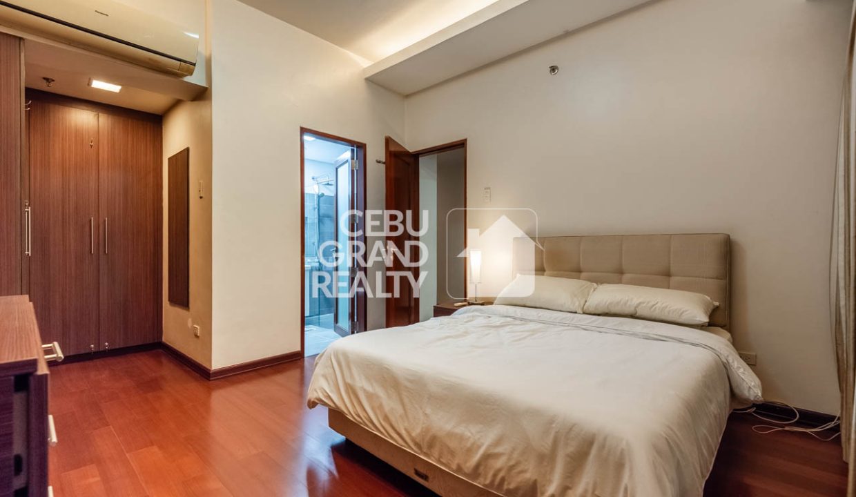 SRBAP7 Furnished 2 Bedroom Condo with Balcony for Sale in Cebu IT Park - 11