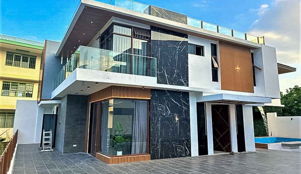 SRBVG1 Brand New Modern House with Swimming Pool in Vista Grande Talisay - 1