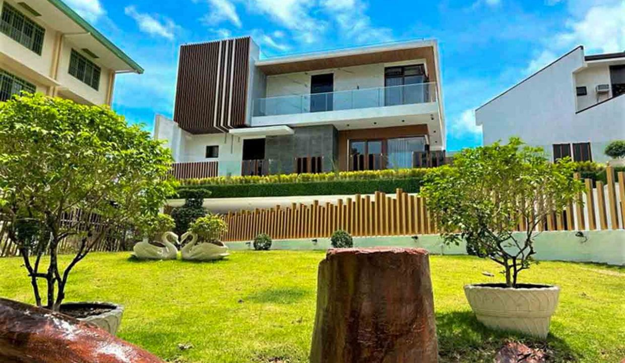 SRBVG1 Brand New Modern House with Swimming Pool in Vista Grande Talisay - 26