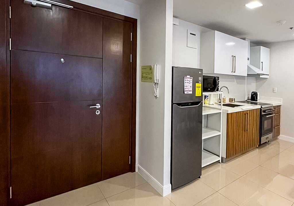 RCAV31 Furnished 1 Bedroom with Balcony for Rent in Cebu Business Park - 4