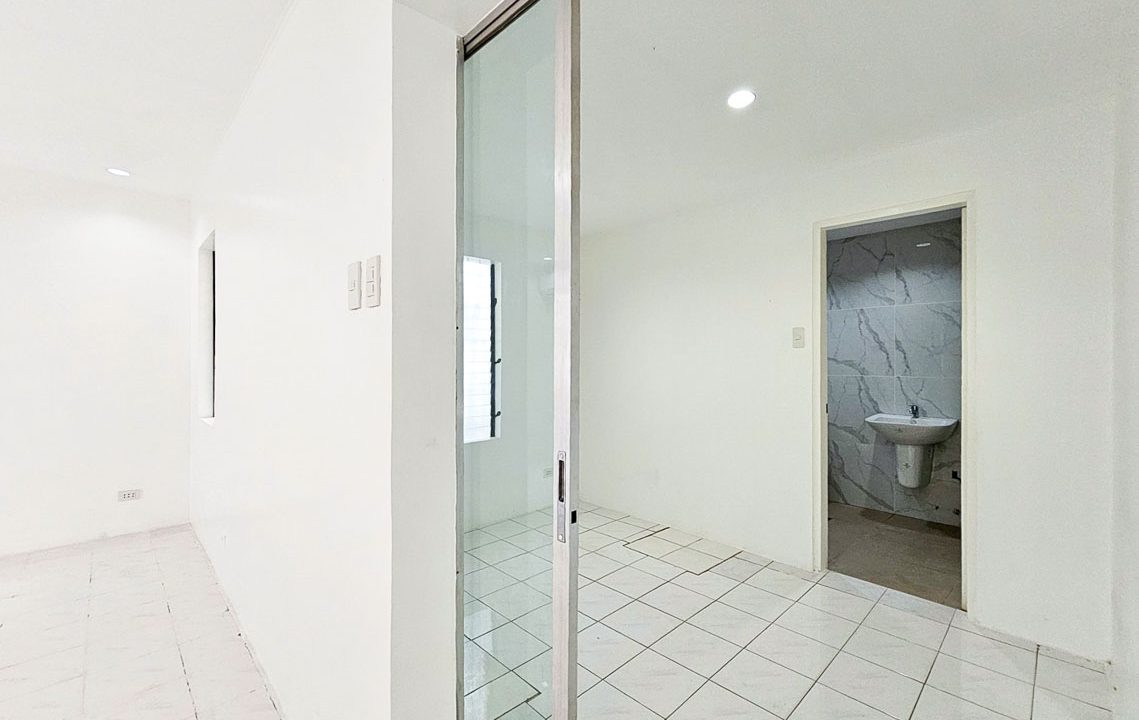 SRBGV1 Newly Renovated 4 Bedrooms Bungalow House near Cebu IT Park - 14